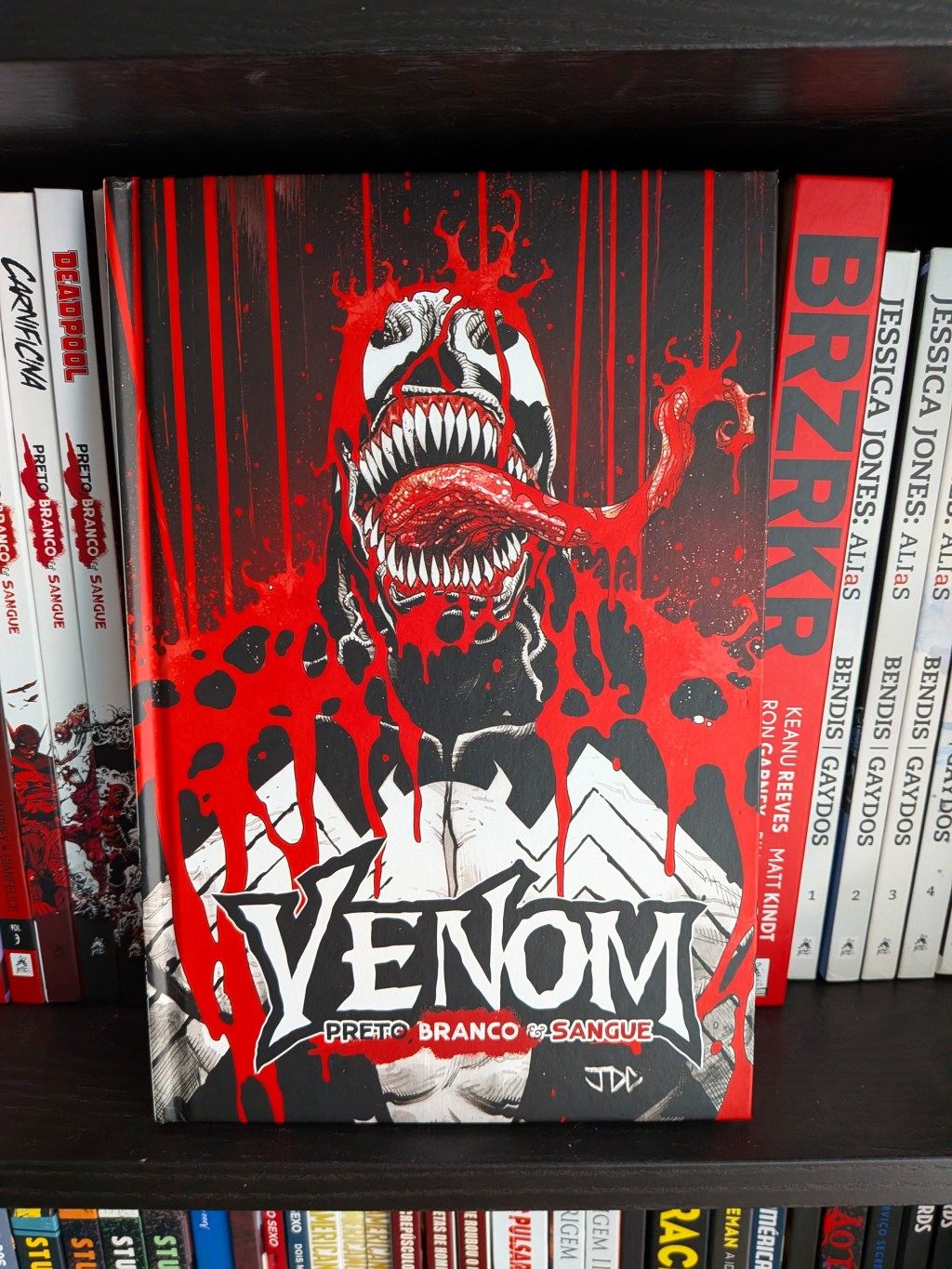 Venom – Preto, Branco & Sangue